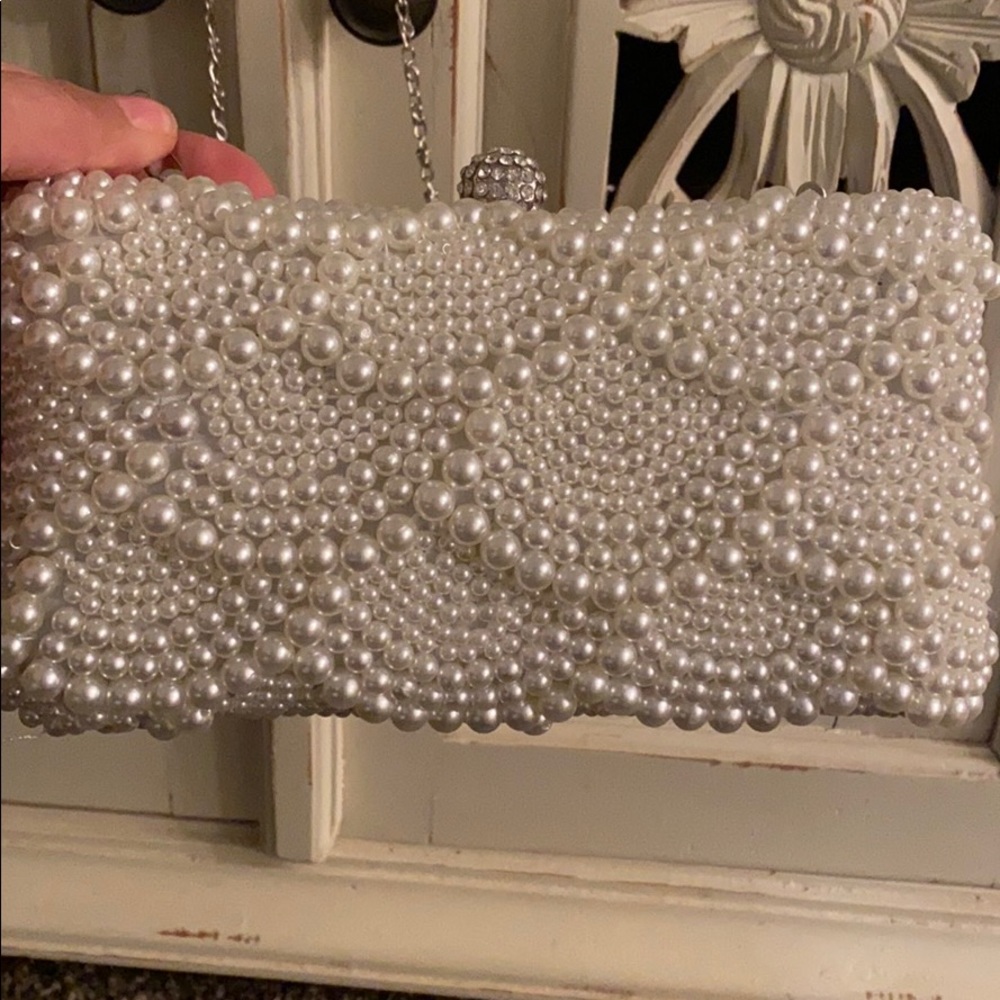 Pearl clutch (formal wear)